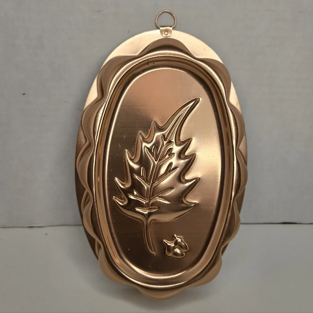 Vintage Copper Leaf & Acorn Baking And Jello Mold Hanging Loop 3 Cup 8.25